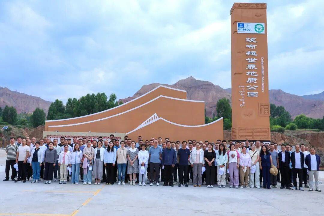 不必远行！坎布拉丹霞碧水康养胜地，慢时光等你来
