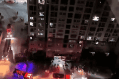 安徽一小区起火致双胞胎孩童遇难,家属反映消防栓无水,当地已成立调查组