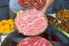逛洪崖洞怎么寻觅契合本地口味的火锅