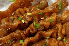 文山烤猪皮：外酥内糯的滇式宵夜经典