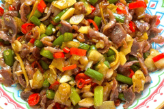 夏夜配酒绝佳搭档，酸辣鸡杂解锁酣畅烟火滋味