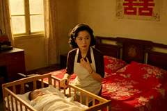 新婚夜寡妇带娃轻挪伸手，他下意识回握，踏实相伴开启暖日子