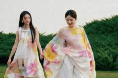 李念与女儿拍写真大片 14岁卡卡长相清秀漂亮