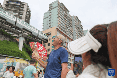 山城重庆成为外国游客“酷爽度假”胜地