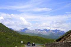 纵驰独库公路,阅尽天山四季