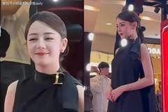 迪丽热巴美貌好“权威”！穿小黑裙展现绝美骨相，蝴蝶结马尾好优雅