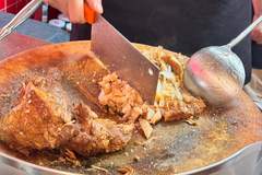 肉夹馍店一天里最忙的时候，案板上到底有多快？