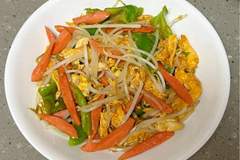 夏日清爽小炒——青椒火腿鸡蛋炒豆芽，5分钟出锅，比肉还香