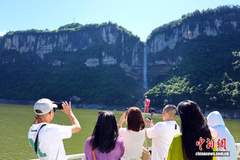 湖北恩施:清江山水引客来