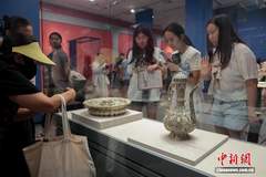 俄罗斯皇室瑰宝首展武汉，129件珍品亮相湖北省博物馆