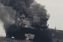 视频丨伊朗称两艘油轮在试图穿越霍尔木兹海峡时爆炸 画面公布