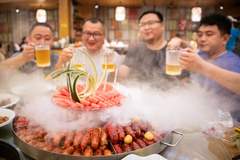 麻辣小龙虾配冰啤酒：夏季急性肠胃炎高发的诱因还是背锅侠？