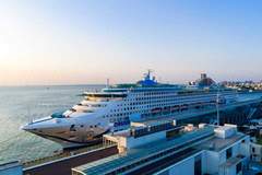 青岛海事护航邮轮啤酒节:国际邮轮变身海上不夜城