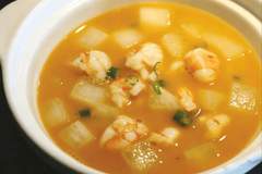 盘锦美味｜鲜虾萝卜块：虾油浓汤浸萝卜，绵甜入味藏渔家暖润烟火