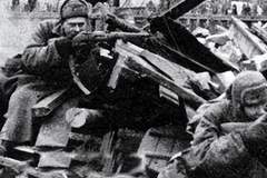 1943年库尔斯克坦克大战：德军虽先占优但遭苏军侧翼突袭，战后天平彻底倒向苏联