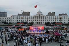 科右中旗第十六届图什业图广场文化节启幕：全民同乐绘就文化共生新图景