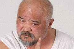 曾不听医嘱日抽两包烟顿顿喝8两白酒的李琦，如今两次进ICU装4枚支架，全口牙脱落膝盖积水