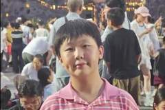 这时候就展现出“钞能力”重要性了，妈妈带儿子来洛阳体验古装，小孩哥不语只知道一味地喊：加钱，加钱！
