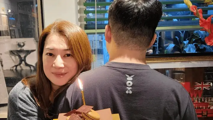 前港姐陈伶俐疑再离婚!突然删老公合照,近年潜心修行