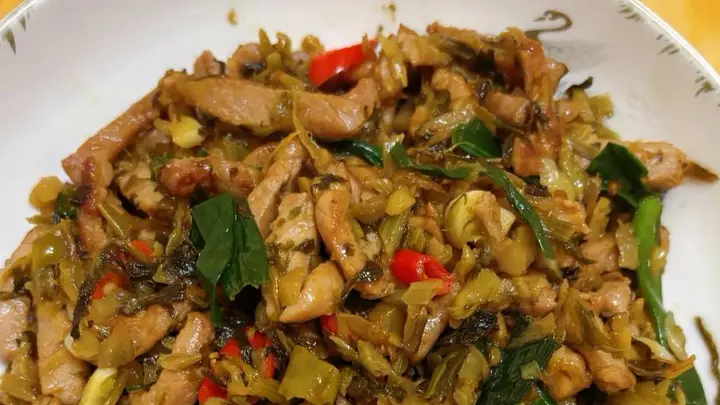 雪菜肉丝，这盘“米饭杀手”让我连干了三碗饭，成本不到10块钱