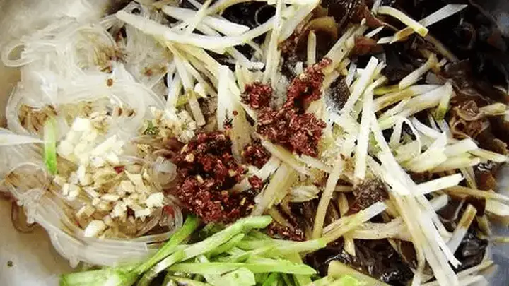 夏夜嘴馋又怕胖?清代"拌三丝"救你!脆嫩爽口不长肉,比沙拉管用100倍