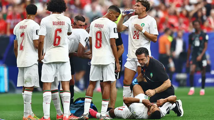 世界杯-塞巴里伤退半场6人染黄 加拿大半场0-0摩洛哥