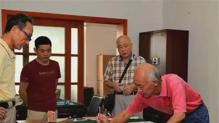 “抱团养老”火了:不住养老院、不拖累子女,网友直呼这就是理想晚年