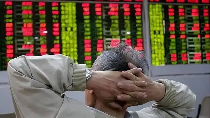 惨烈!任泽平的付费信徒,爆仓了
