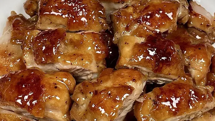 蜜汁鸡腿：在家轻松制出口感爆汁的治愈系美食