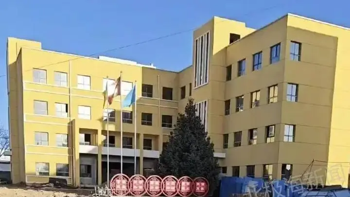 945万教学楼烂尾六年,新楼空置老屋苦撑