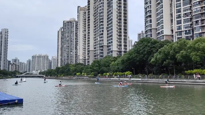 从远观到近玩,苏州河龙舟赛首次开放桨板体验,苏州河蝶变看得见