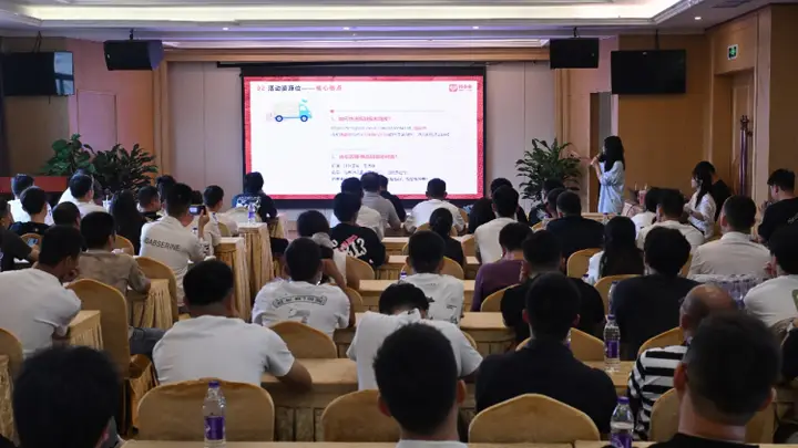 重庆荣昌“蜂糖李”抢鲜上市,“2026多多好特产”助力川渝水果供应链升级