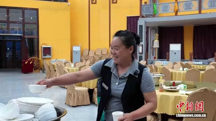 记者手记:在草原夜色里,看到普通人滚烫的生活