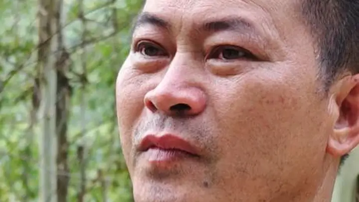 遭遇滑坡导致村庄与外界失联，横州56岁村干部徒步5小时出孤岛村发求救信号，回忆灾难来临场景哽咽落泪
