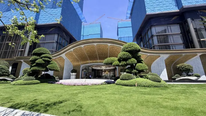 杭州豪宅价格直追一线城市：最高24.39万元/平方米的新盘首开“日光”，买房人平均年龄39岁