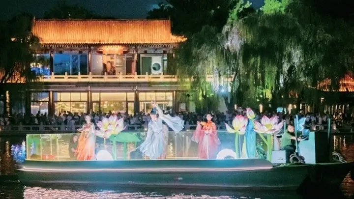 画舫演艺重现 济南泉水夜韵