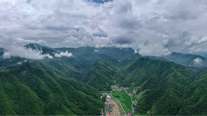 江西芦溪窑下村晨雾漫山 勾勒赣西诗意山居好风景