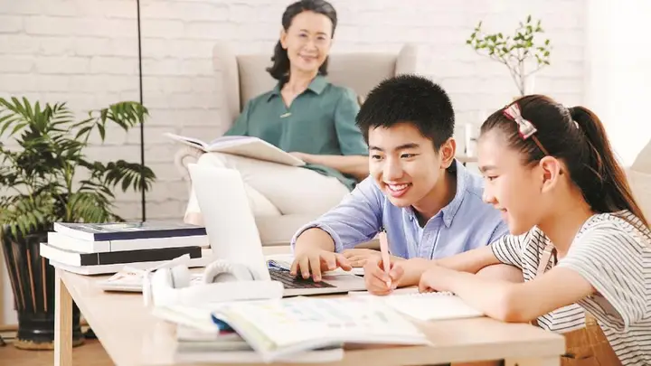 家长是“人形闹钟”?!催得越紧,孩子“摆烂”越快