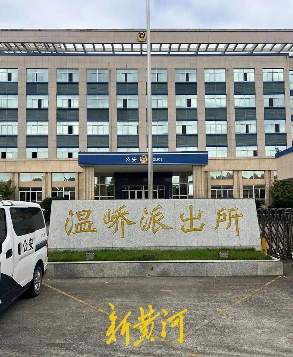 “派出所集体去KTV招异性陪侍，被纪委当场抓住！”爆料者：事发两年未通报，仅内部轻微处分，所长、教导员、副所长免职但均保留公职