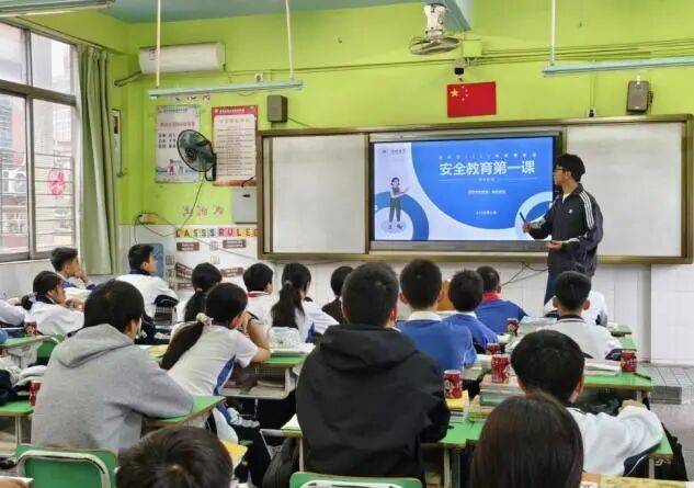 AI升温，补课降温：这个暑假，家长们在为确定性买单
