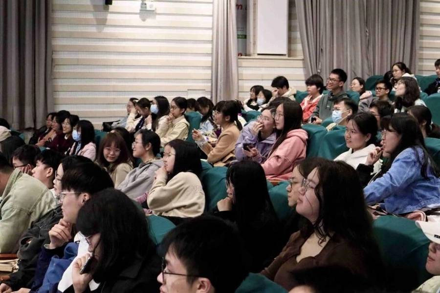 文科生，闯进游戏大厂