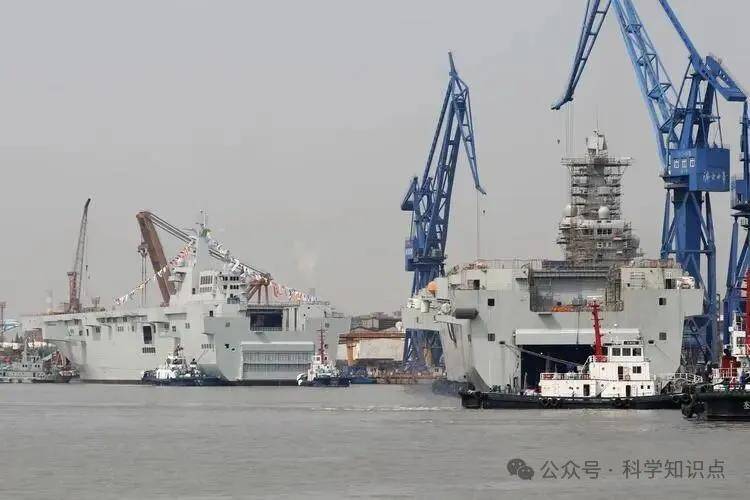 40万吨两栖舰队刚起步？四川舰划线提速，新批次075和071悄然现身！