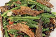 夏天怕热不想久待厨房,豆豉鱼炒油麦菜十分钟就能轻松上桌
