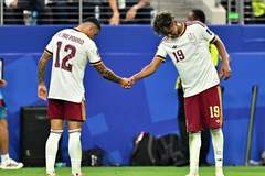 世界杯-奥亚萨瓦尔点射波罗破门 西班牙2-0法国进决赛