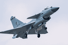 歼-10CE打赢空战,却出口遇冷?外媒:法国阵风疯狂斩获出口订单