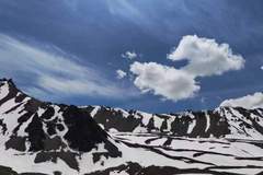 从天山雪峰到那拉提草原，伊犁河谷四季深度游完整攻略：地道牧歌花海与美食交通全指南