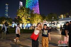 广州塔灯光秀点亮七月夏夜 成暑期游客热门打卡目的地