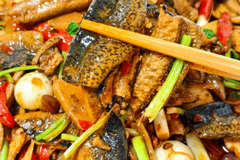 洞庭夏鳝配坛中酸菜,熬出益阳乡间地道鲜味