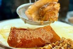 肉夹馍里的肉发亮，是油太多还是状态正好？
