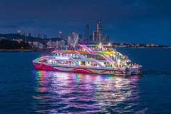 青岛首条栈桥海上夜游航线启航 点亮夏夜文旅新热度 海事多重举措筑牢安全屏障